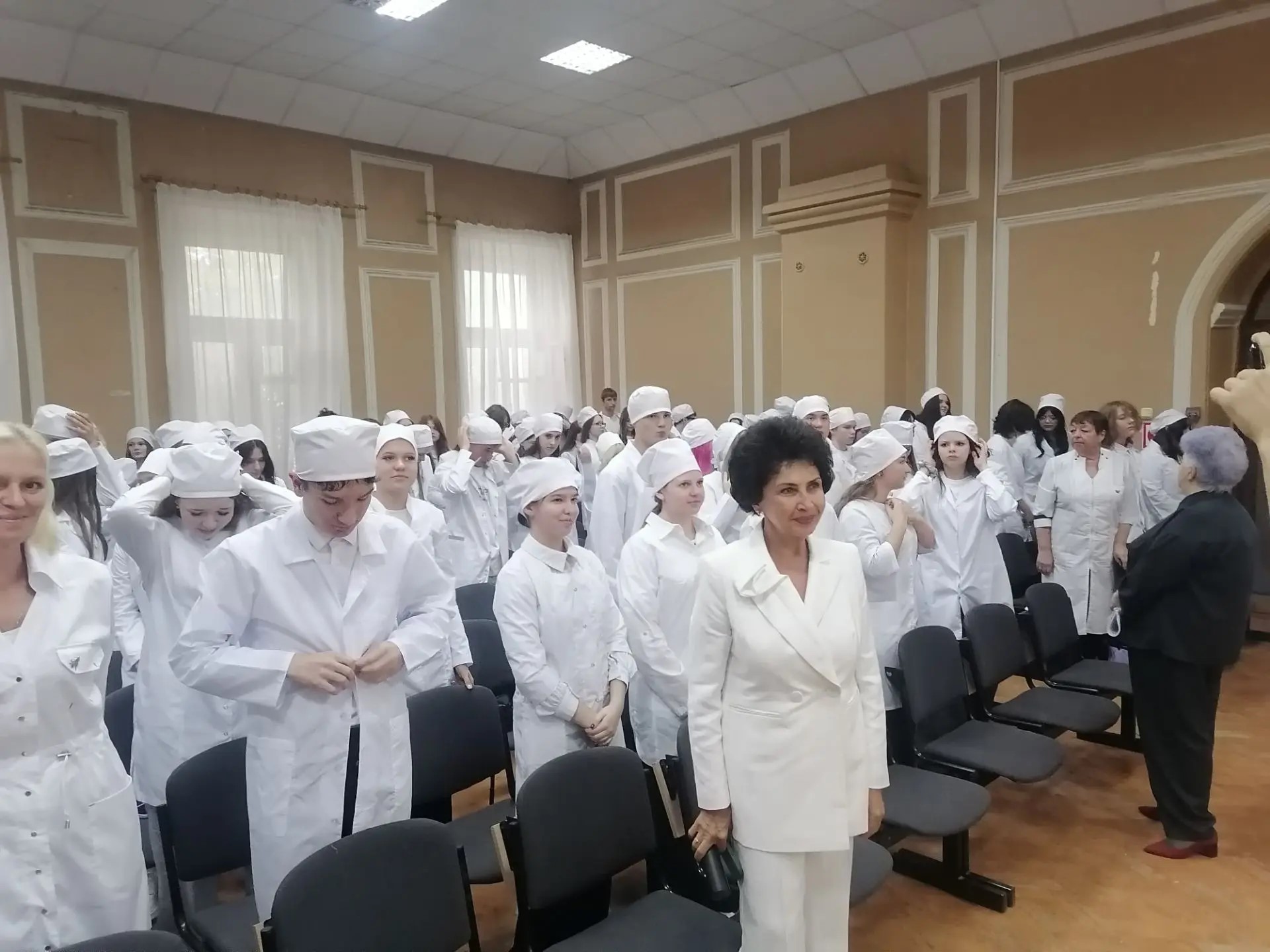 Фото: В Сызранском медико-гуманитарном колледже прошла торжественная линейка — 2