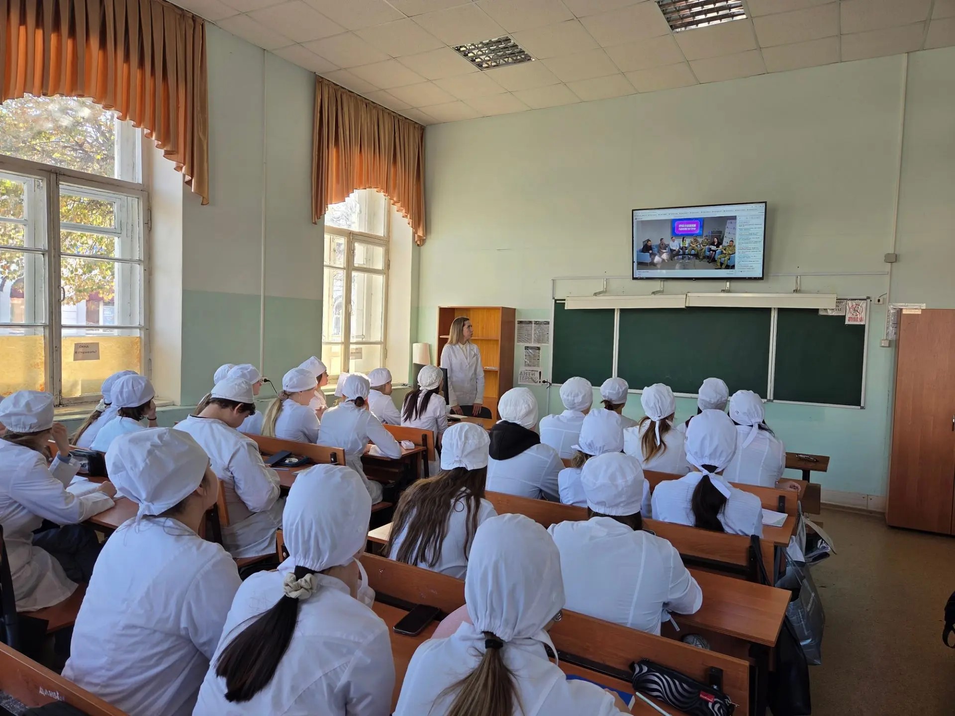 Фото: Студенты приняли участие в ежеквартальном областном «Уроке о важном: равнение на героя» — 1