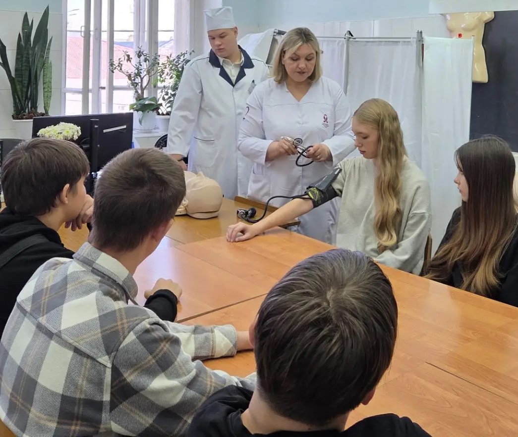 Фото: Каникулярные профориентационные смены «Медицинский работник, жизнь пациента в твоих руках!» для школьников — 4