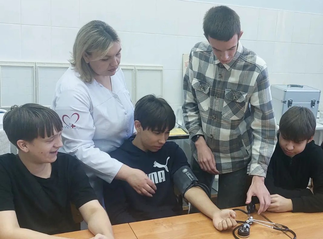 Фото: Каникулярные профориентационные смены «Медицинский работник, жизнь пациента в твоих руках!» для школьников — 6