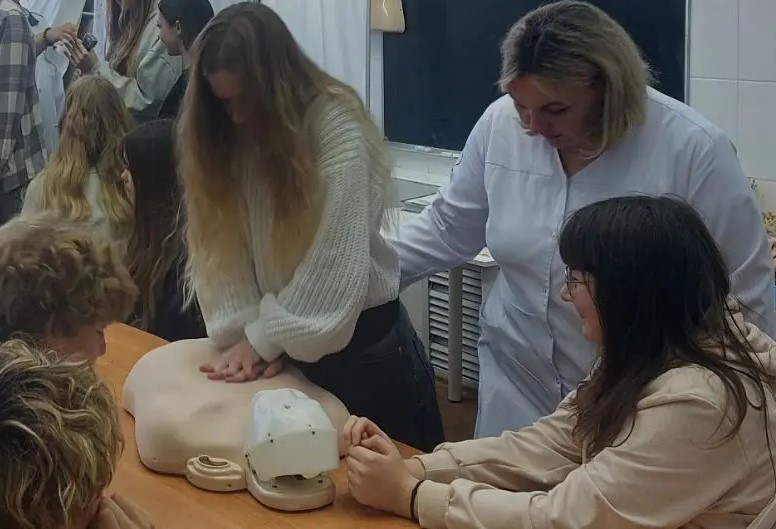 Фото: Каникулярные профориентационные смены «Медицинский работник, жизнь пациента в твоих руках!» для школьников — 7